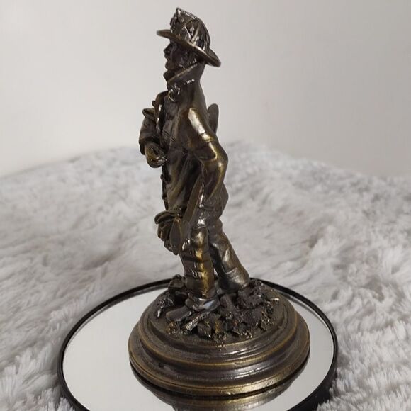 Red Hats Of Courage "Duty Calls" Pewter Statue - Picture 3 of 6
